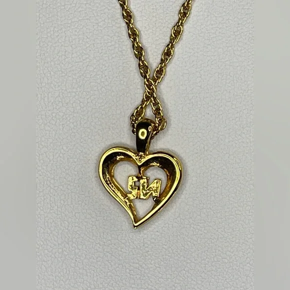 Nina Ricci Heart Pendant Necklace - Picture 3 of 8